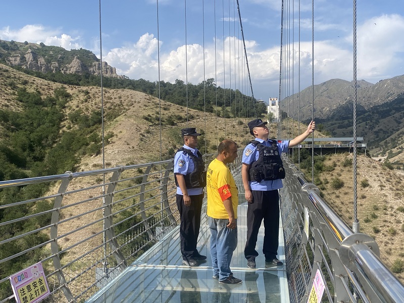 旅游警務護航 安全守護加碼——伊犁邊境管理支隊旅游服務新篇章